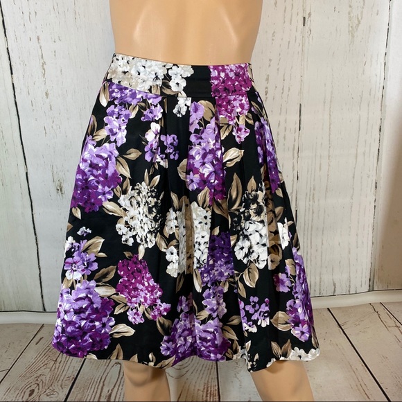White House Black Market Dresses & Skirts - White House Black Market WHBM Bold Flower Skirt 6